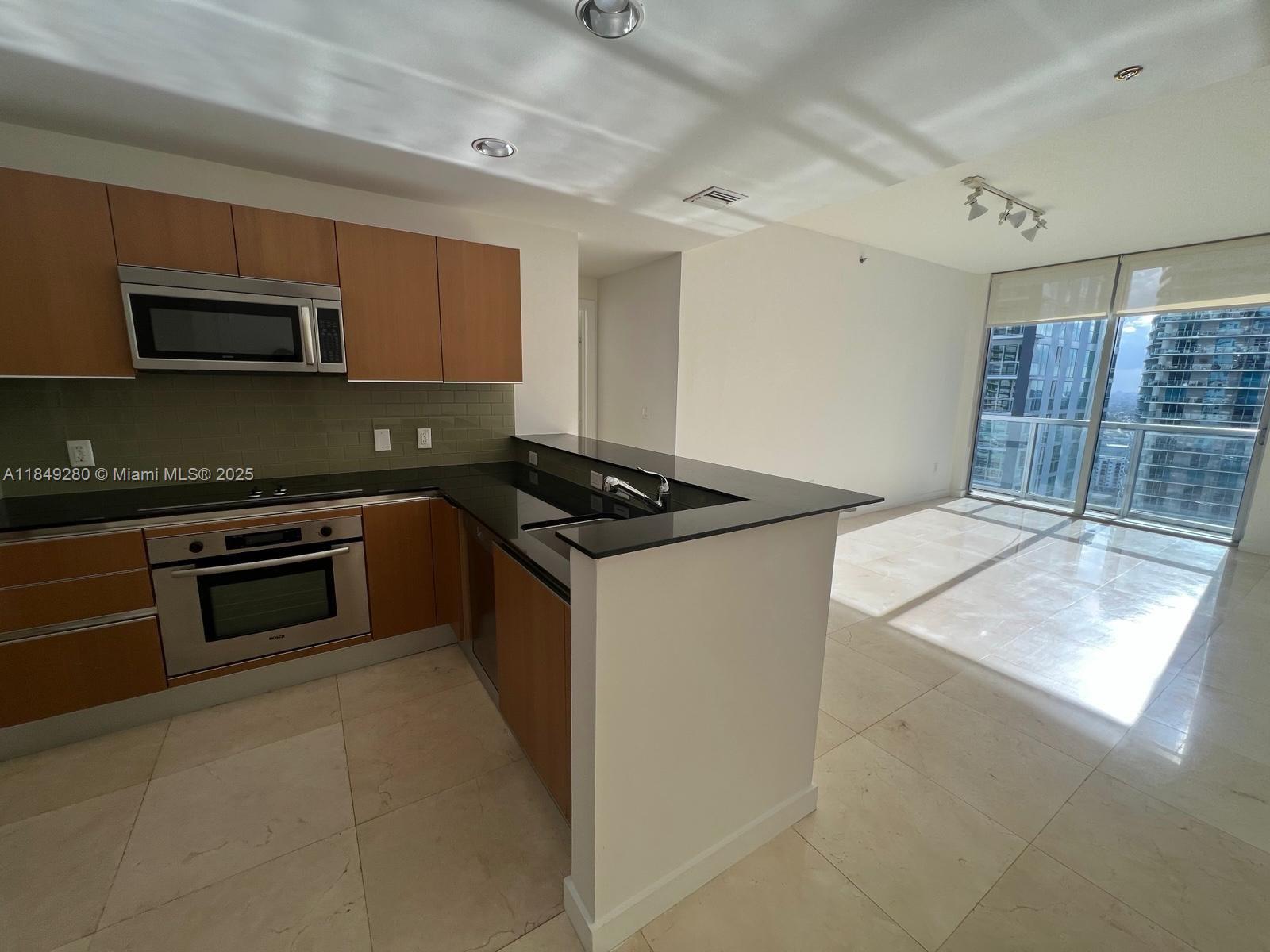1060 Brickell Ave #2711