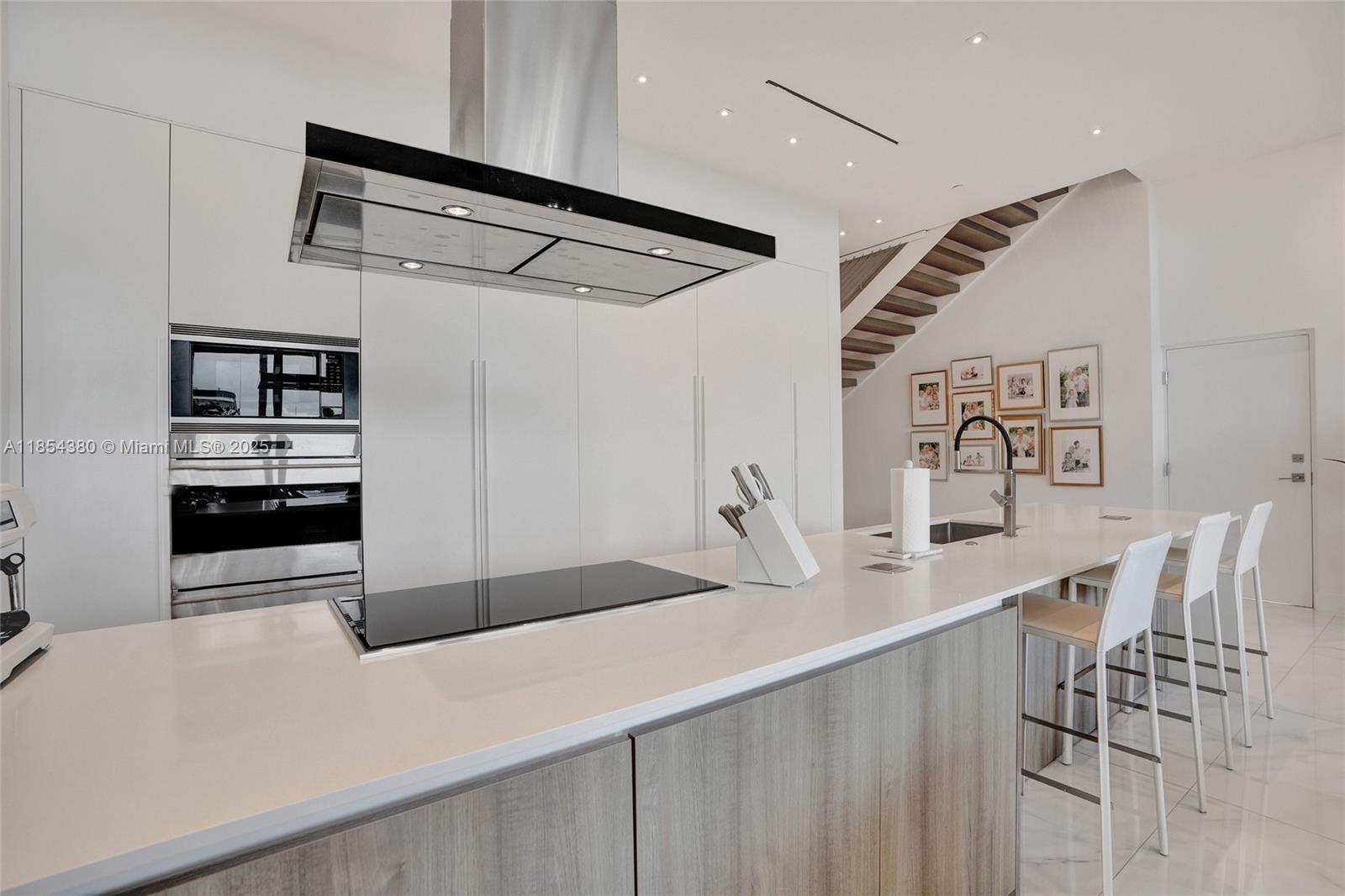 3750 Yacht Clb Dr #TH2 Aventura, FL 33180