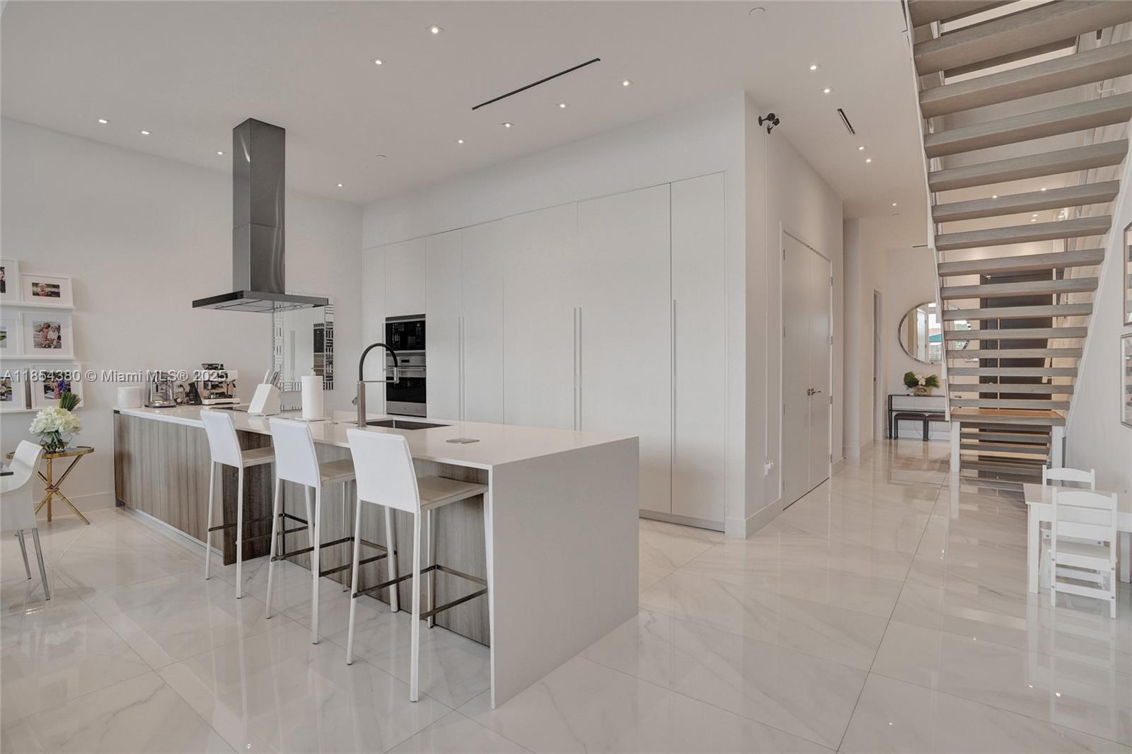 3750 Yacht Clb Dr #TH2 Aventura, FL 33180