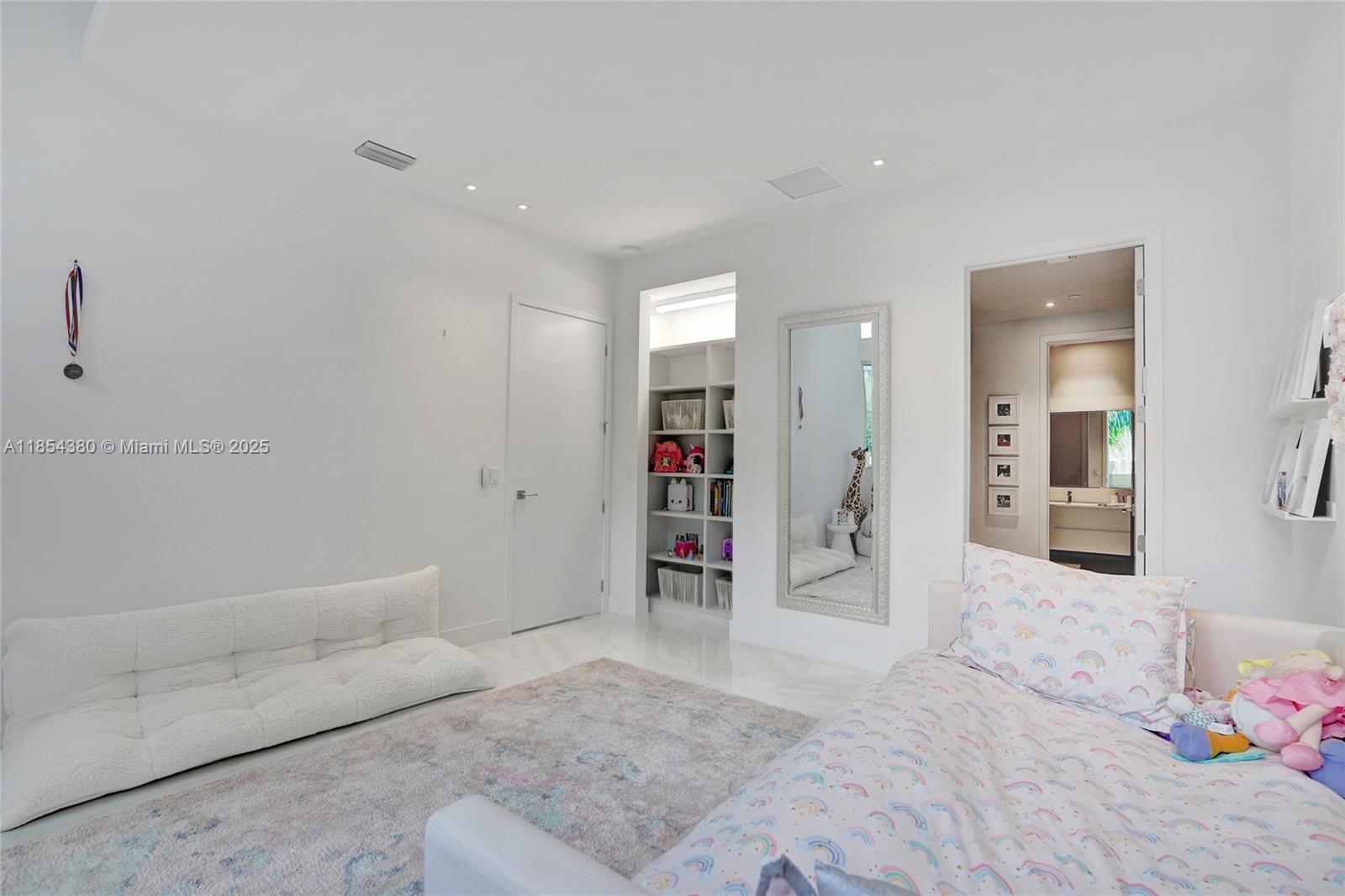 3750 Yacht Clb Dr #TH2 Aventura, FL 33180