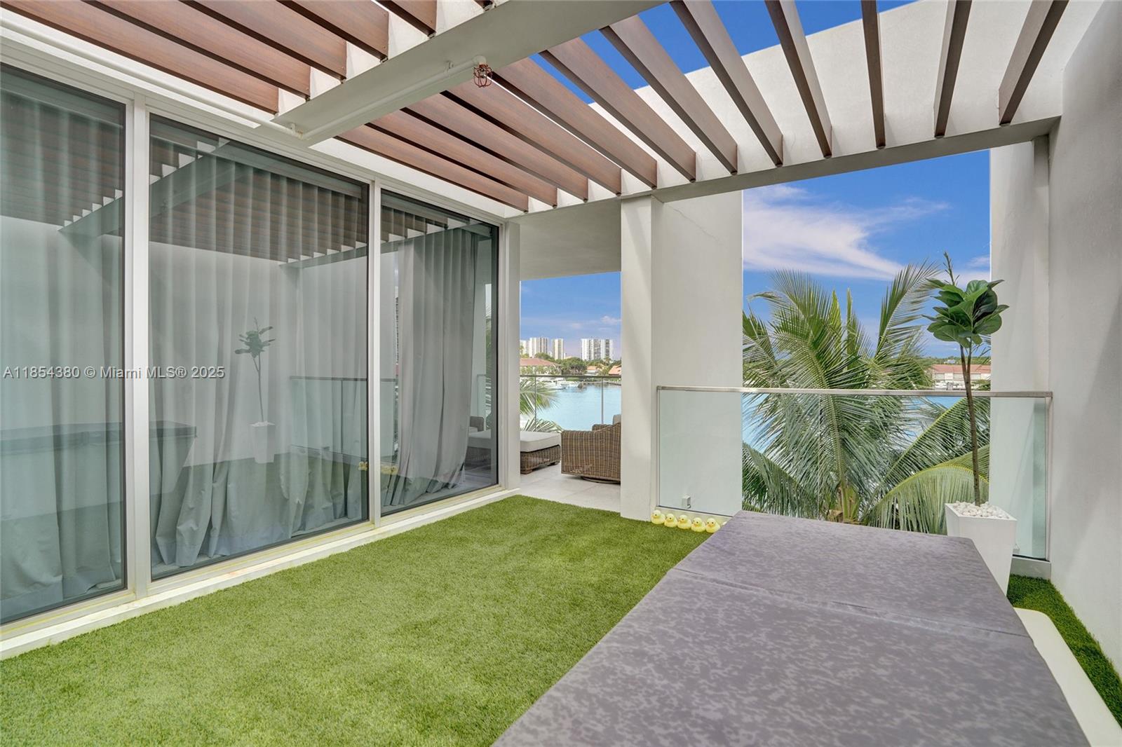 3750 Yacht Clb Dr #TH2 Aventura, FL 33180