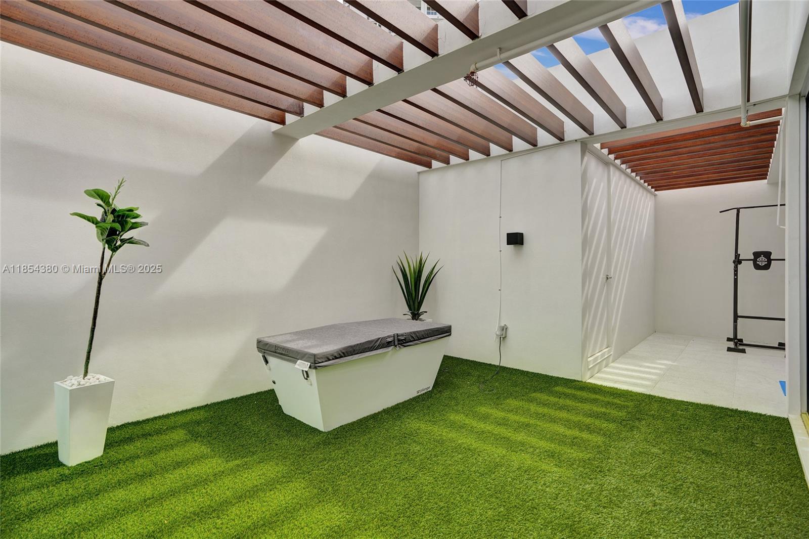 3750 Yacht Clb Dr #TH2 Aventura, FL 33180