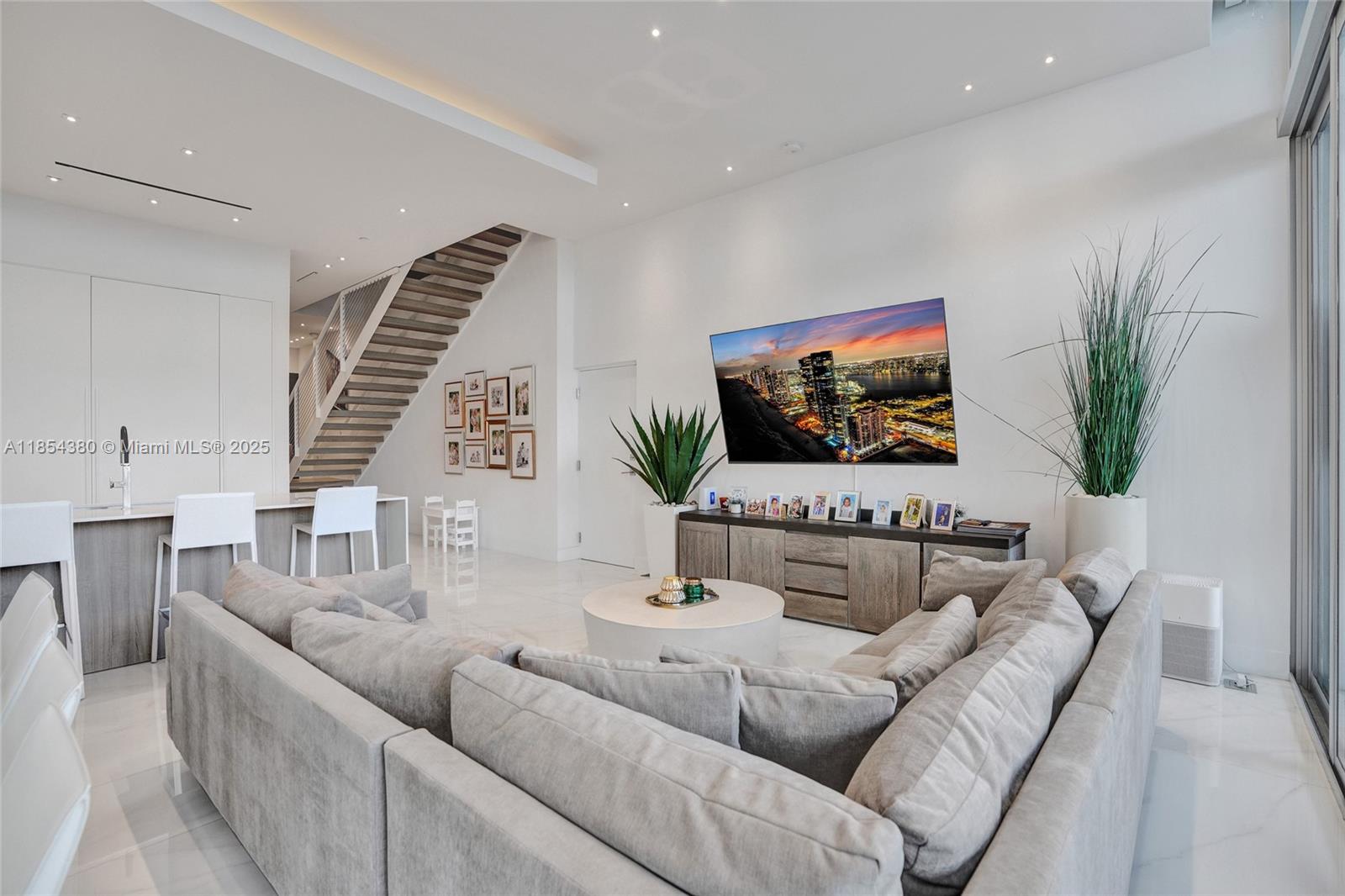 3750 Yacht Clb Dr #TH2 Aventura, FL 33180