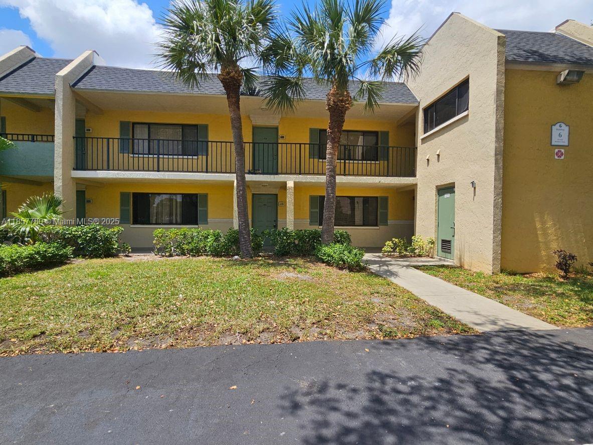 605 Meadows Cir #605