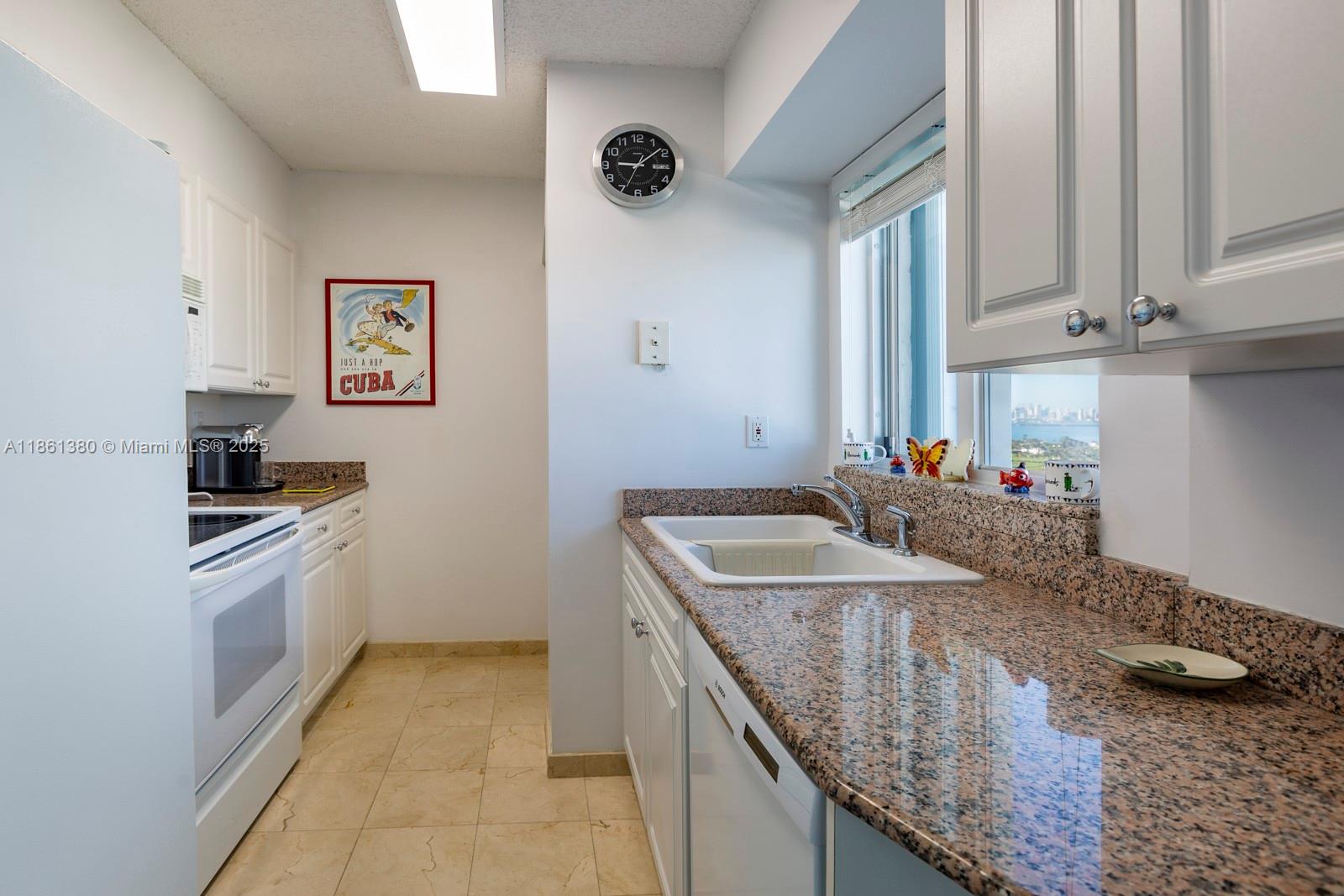 5900 Collins Ave #2105 Miami Beach, FL 33140