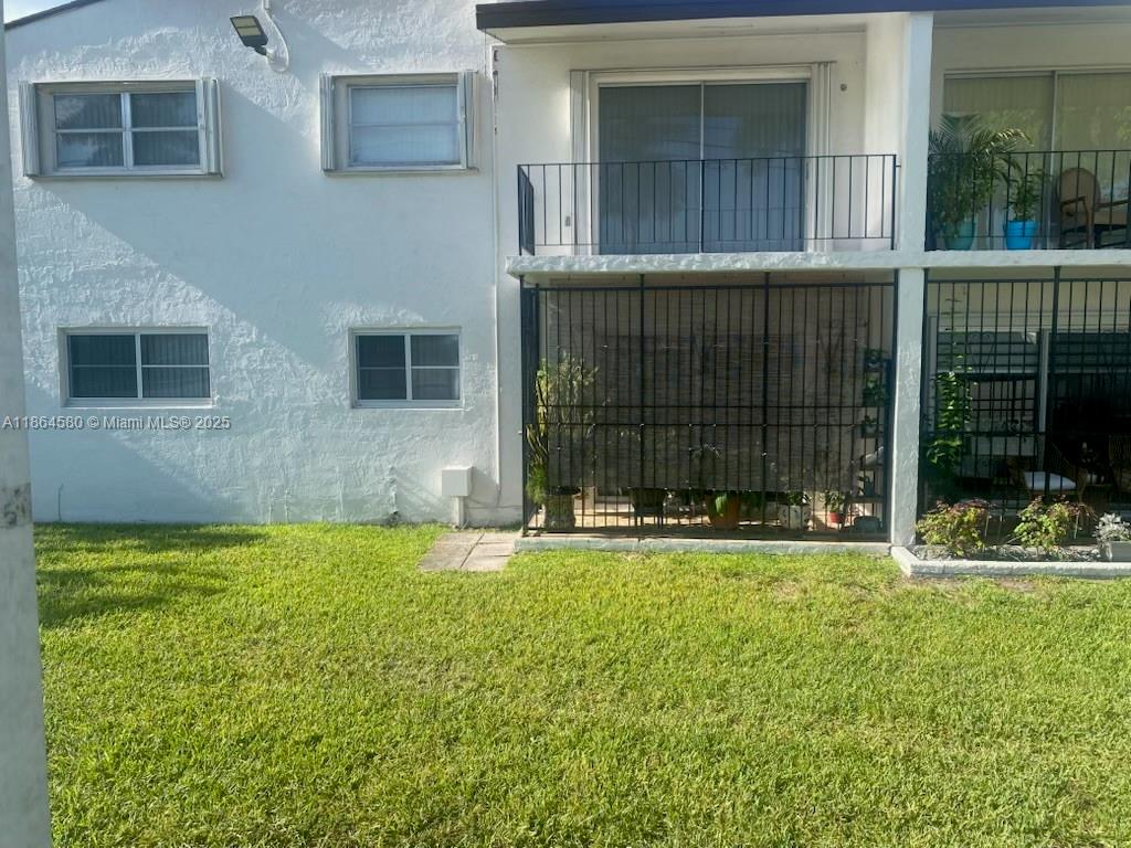 9520 SW 8th St #111