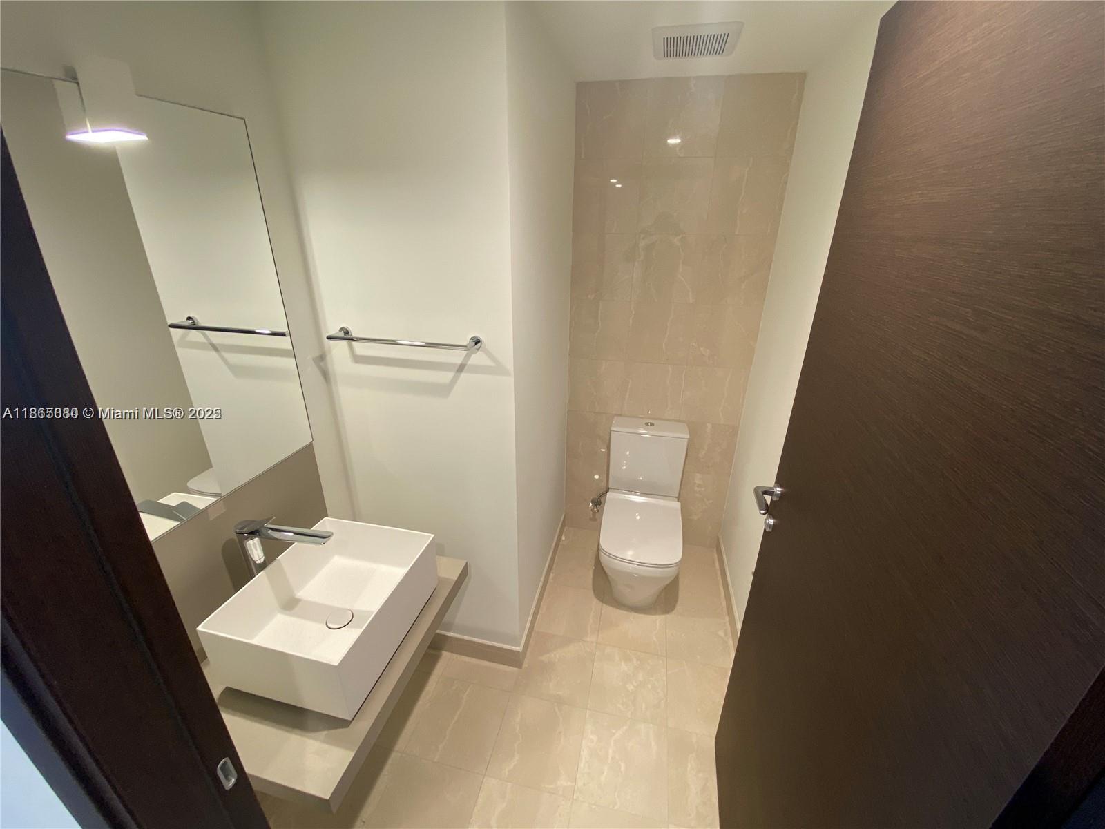 image Brickell Flatiron Condo9