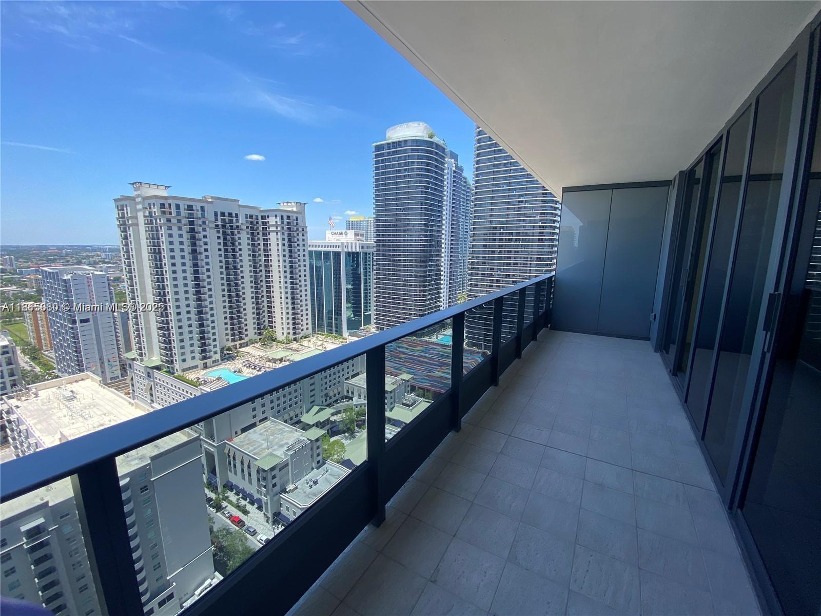 image Brickell Flatiron Condo10