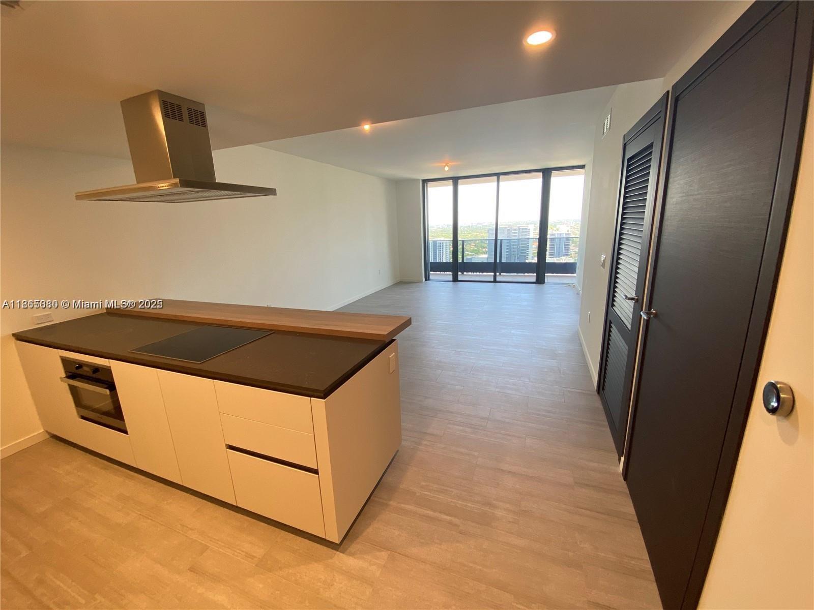 image Brickell Flatiron Condo2