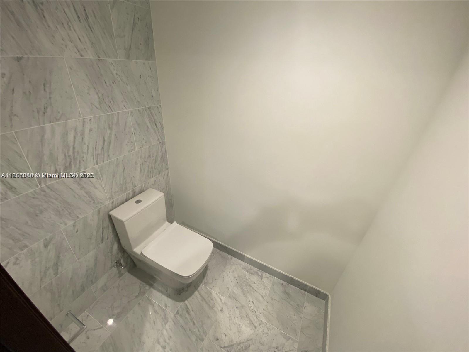 image Brickell Flatiron Condo3
