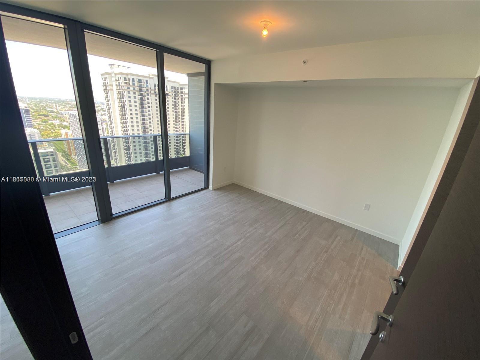 image Brickell Flatiron Condo6