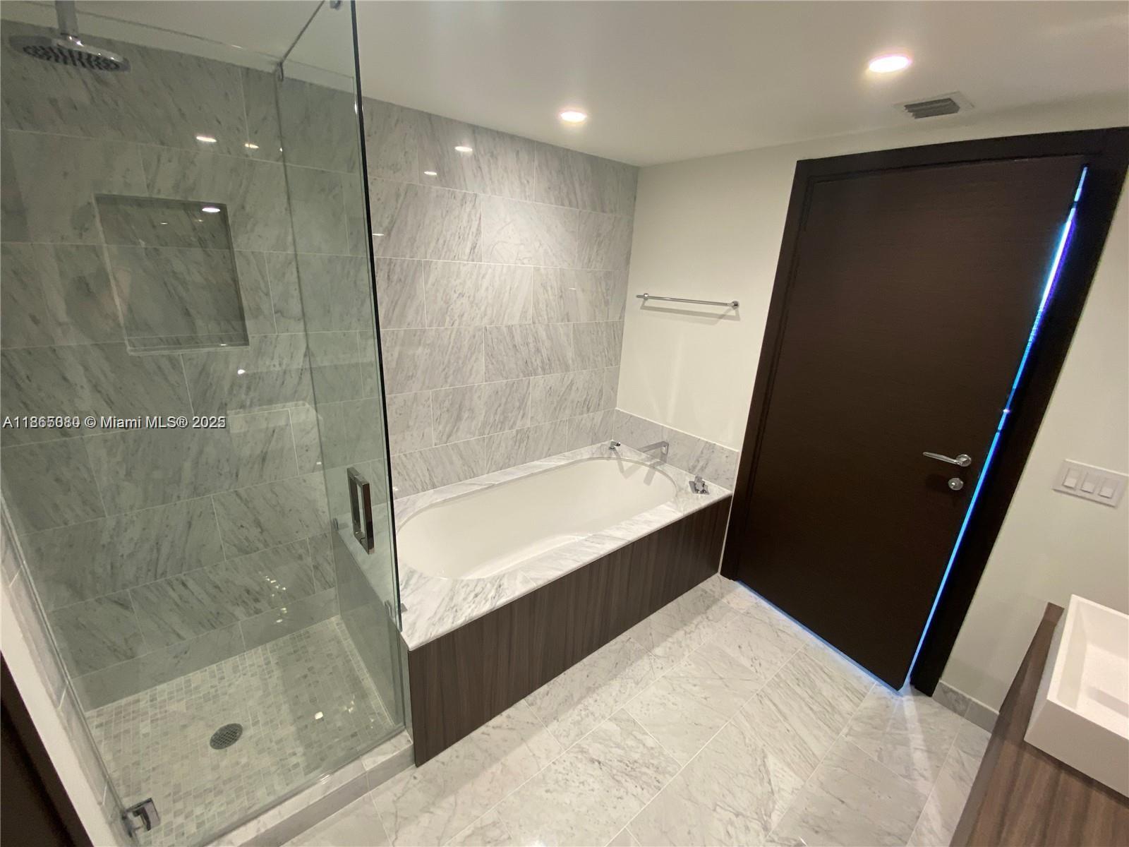 image Brickell Flatiron Condo7
