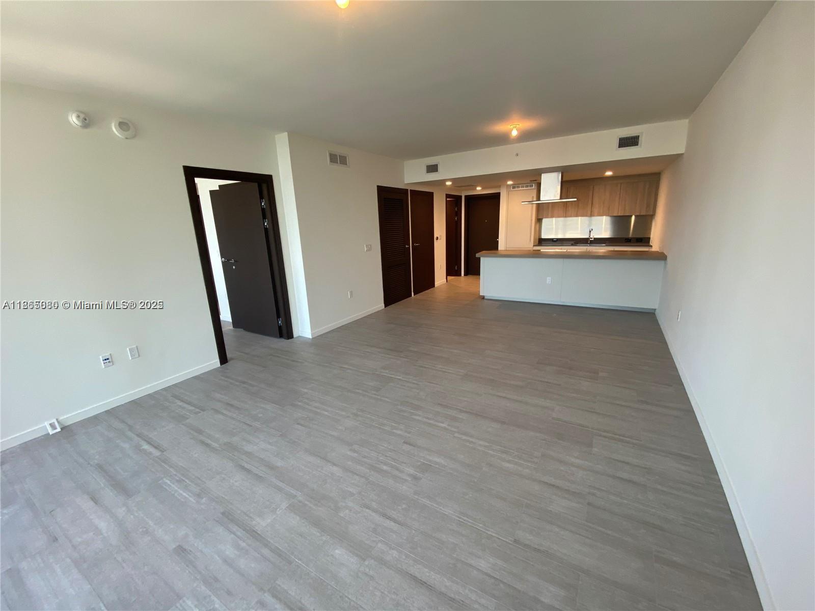 image Brickell Flatiron Condo8