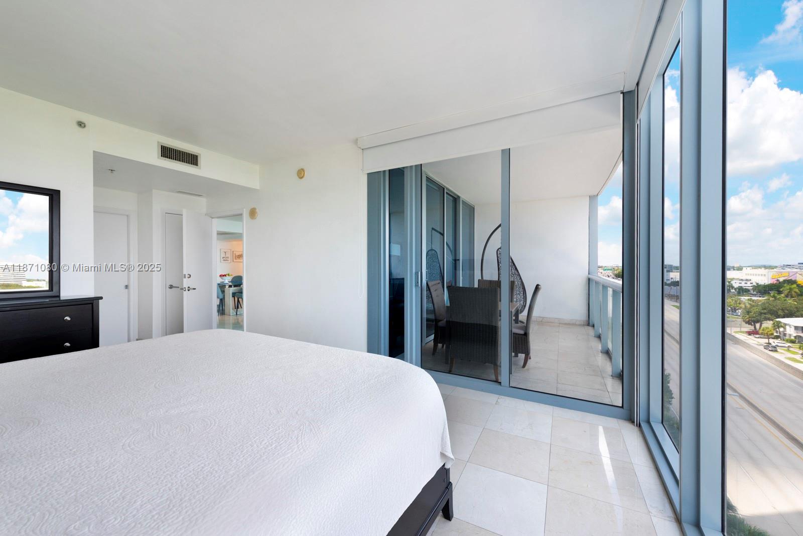image Blue Condo11