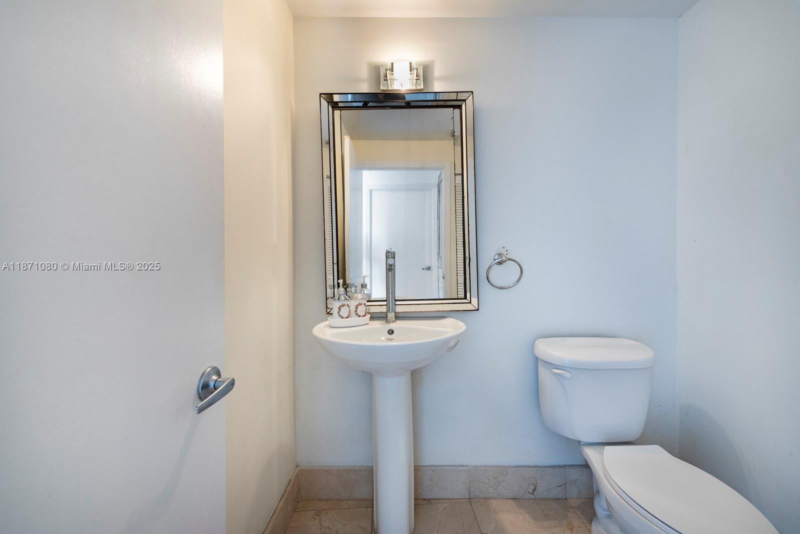 image Blue Condo16