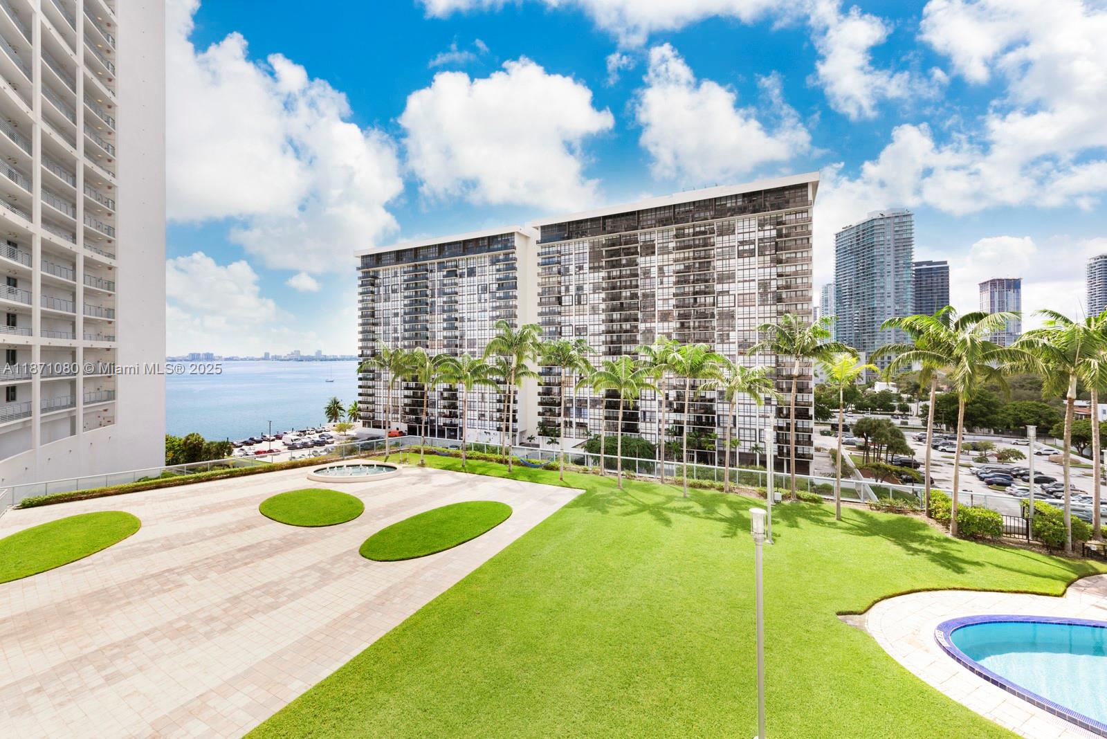 image Blue Condo29