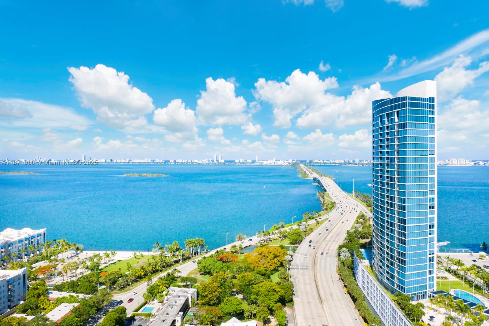 image Blue Condo31