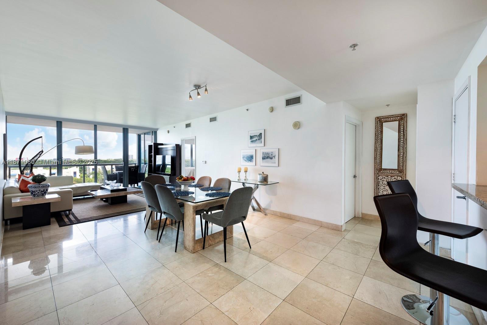 image Blue Condo3
