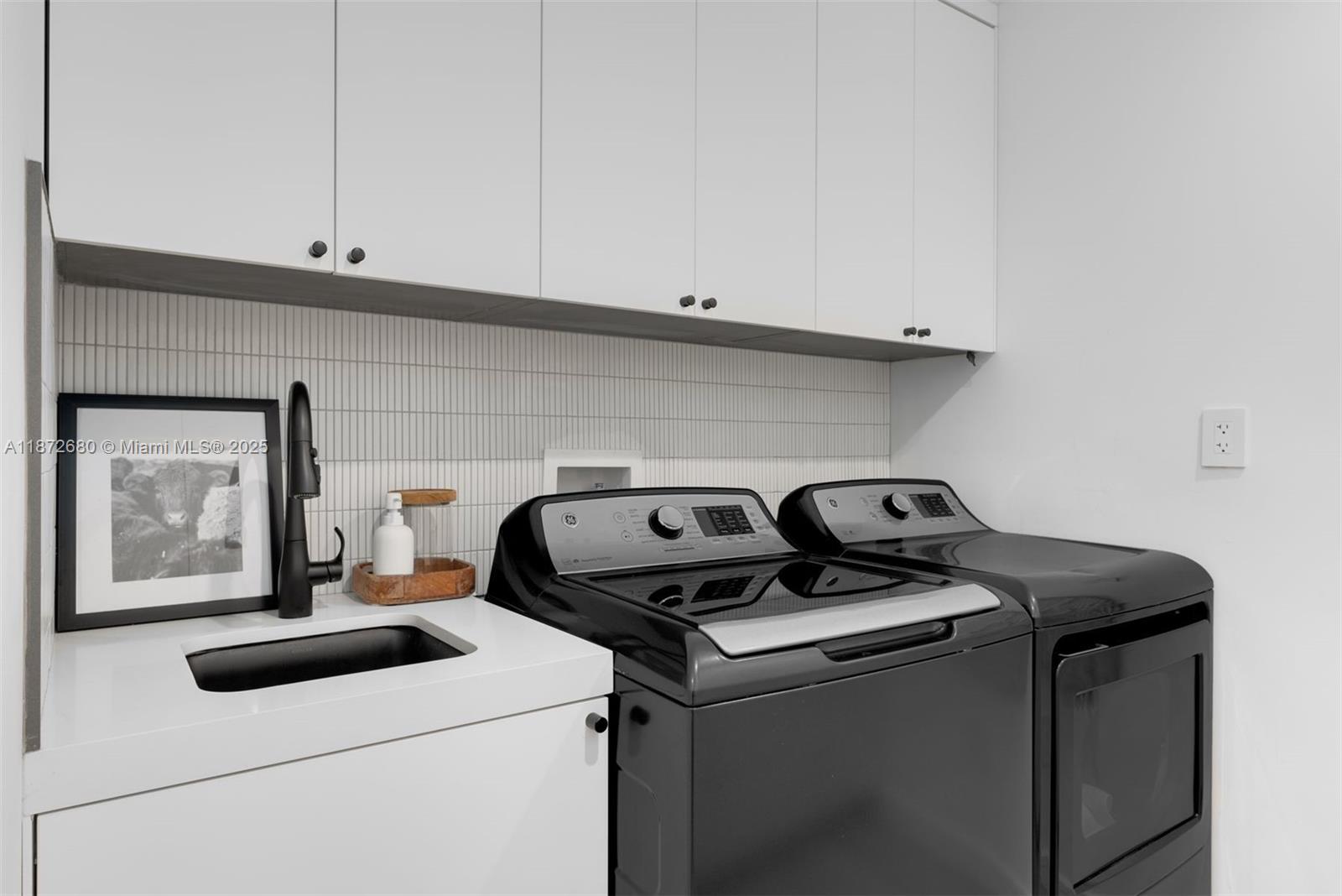 8934 Garland Ave Surfside, FL 33154