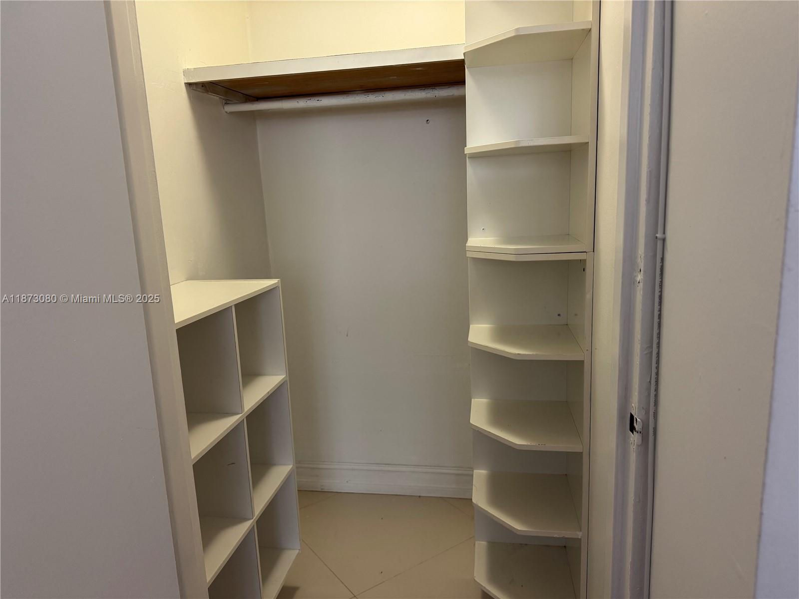 999 Brickell Bay Dr #1109,Miami, FL 33131