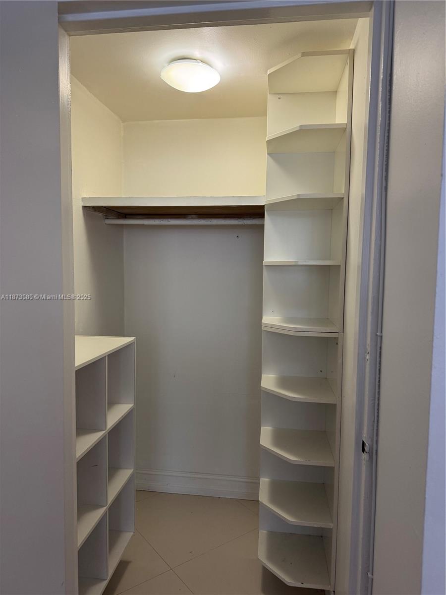 999 Brickell Bay Dr #1109,Miami, FL 33131