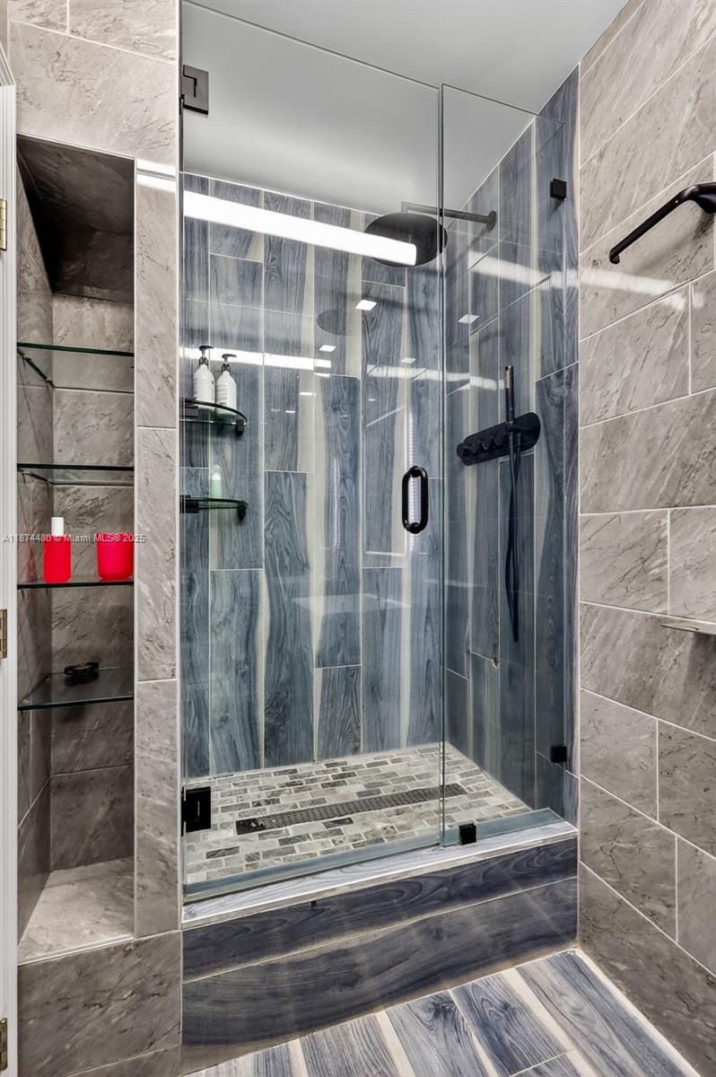 image Arlen House Condo14