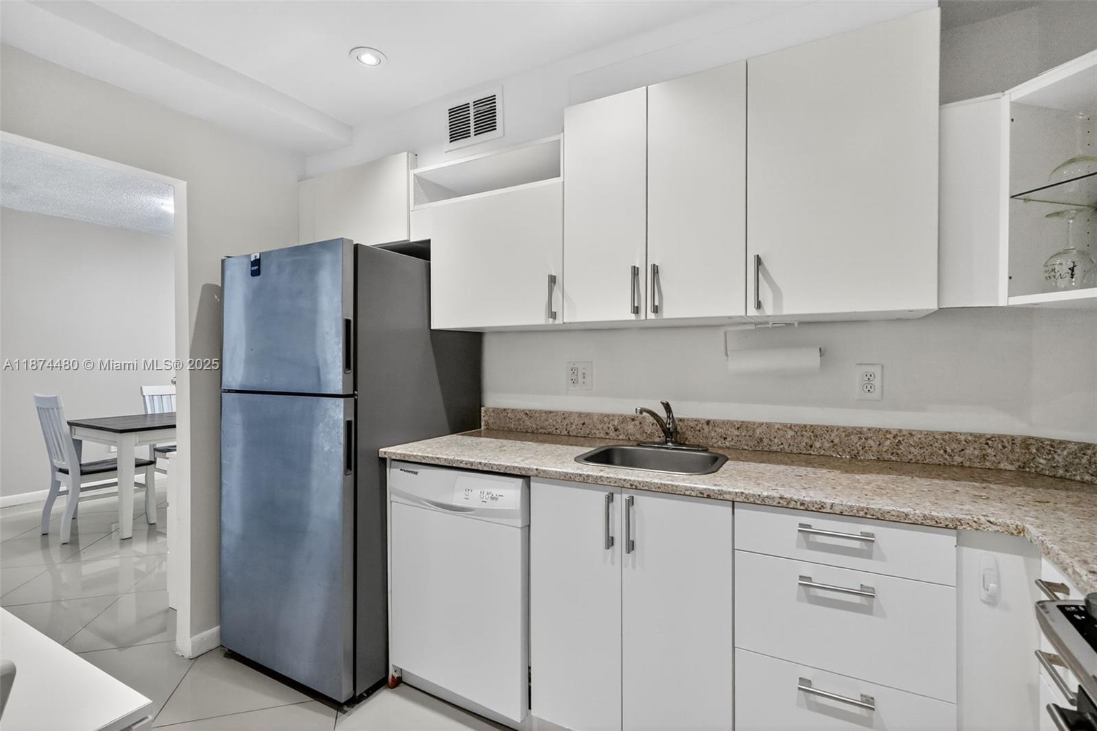 image Arlen House Condo16