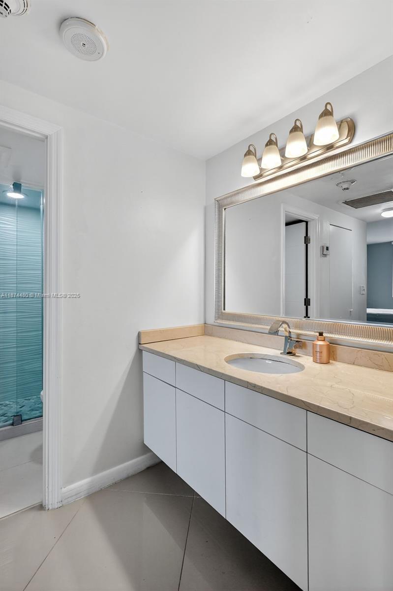 image Arlen House Condo22