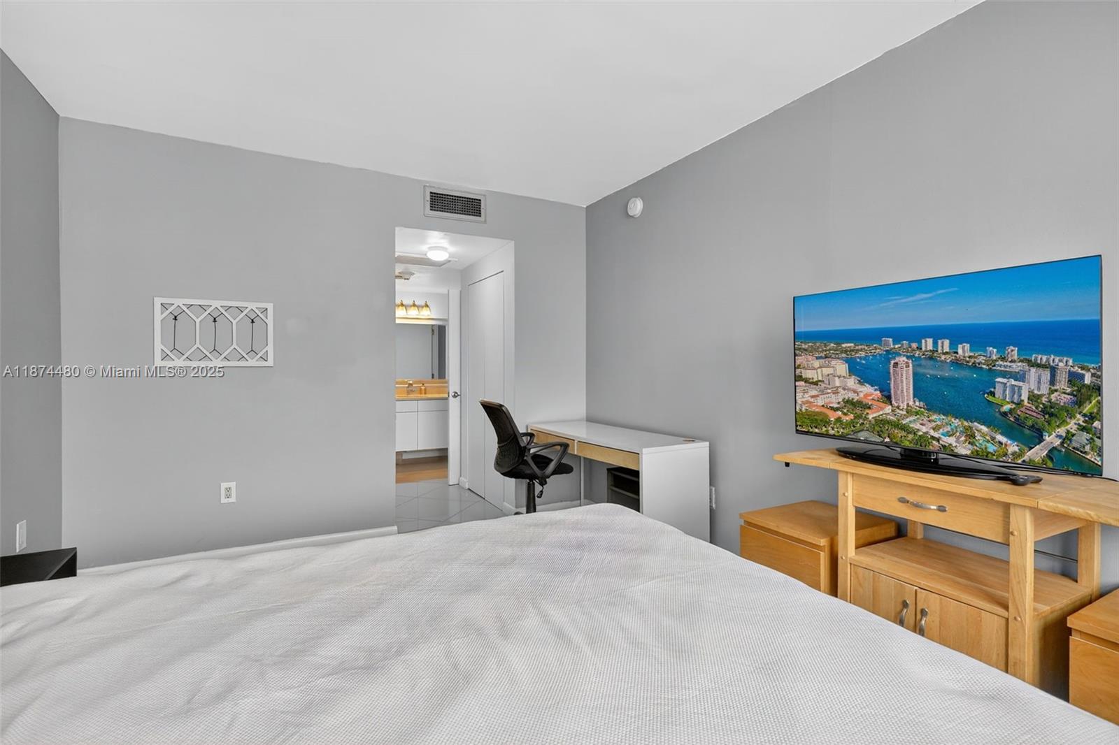 image Arlen House Condo26