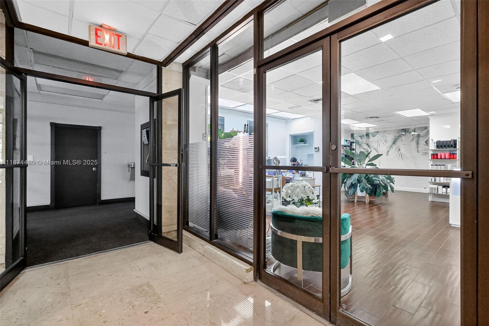 image Arlen House Condo37