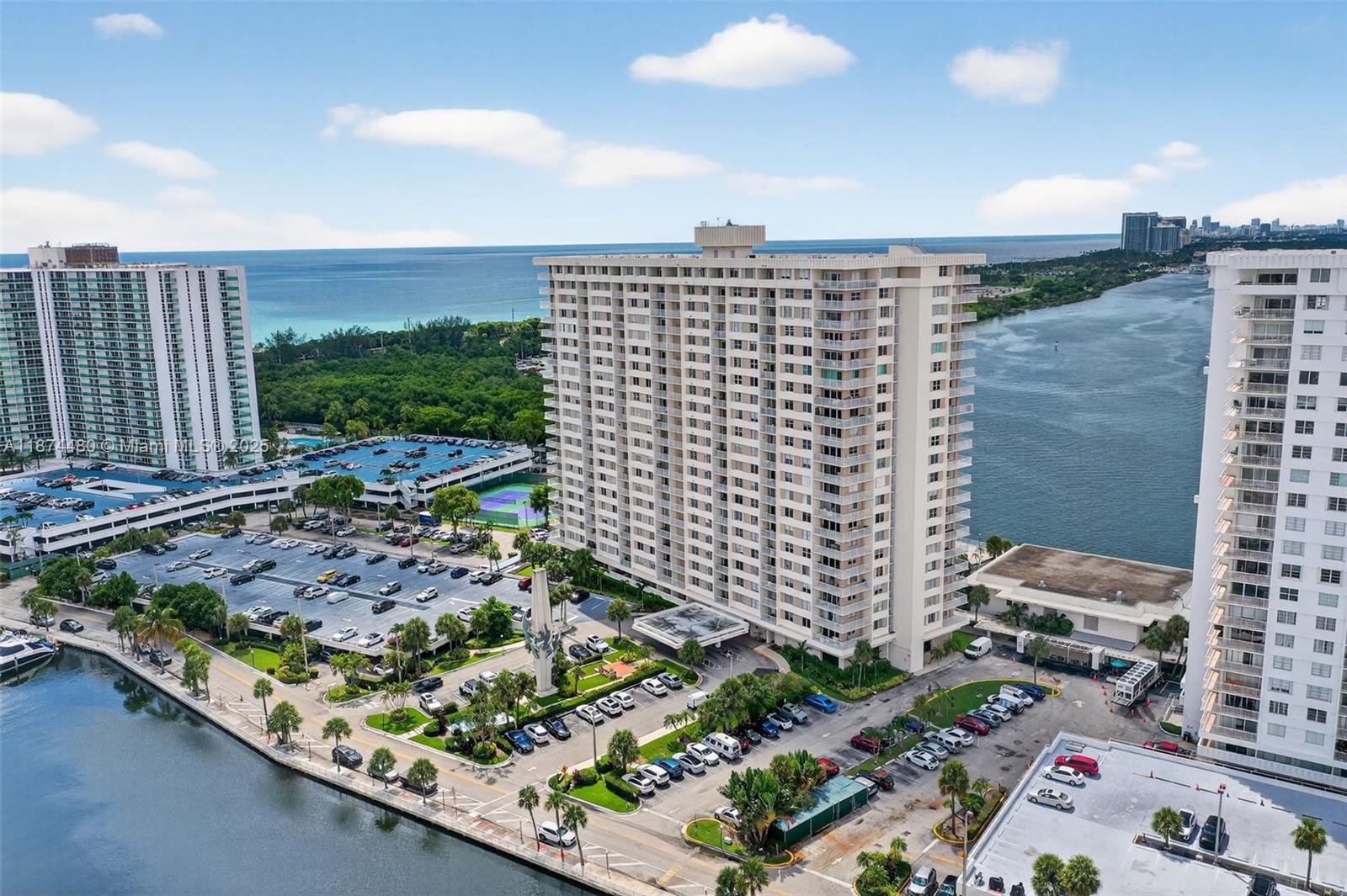 image Arlen House Condo3