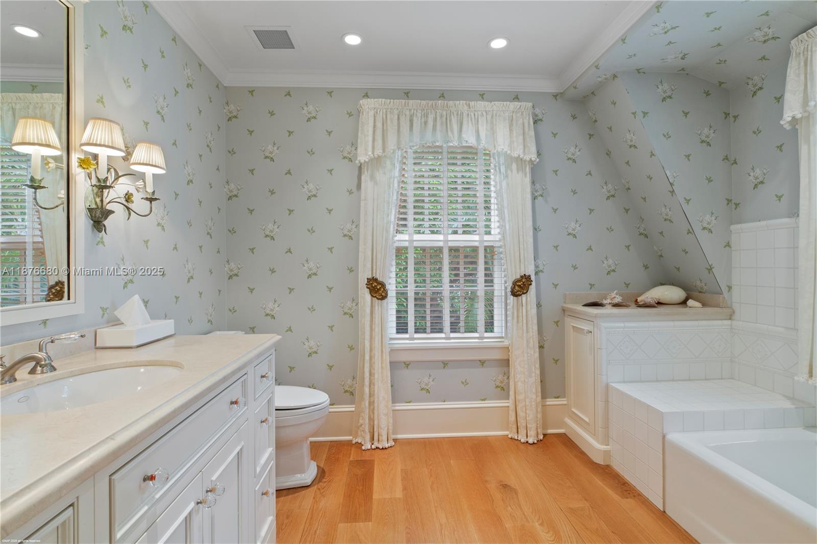 116 Gomez Rd Jupiter Island, FL 33455