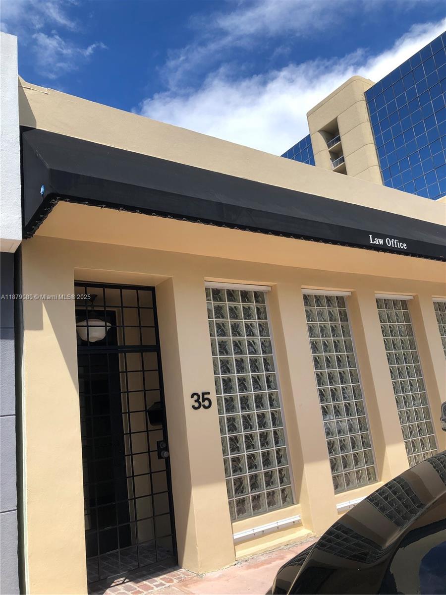 35 Almeria Ave