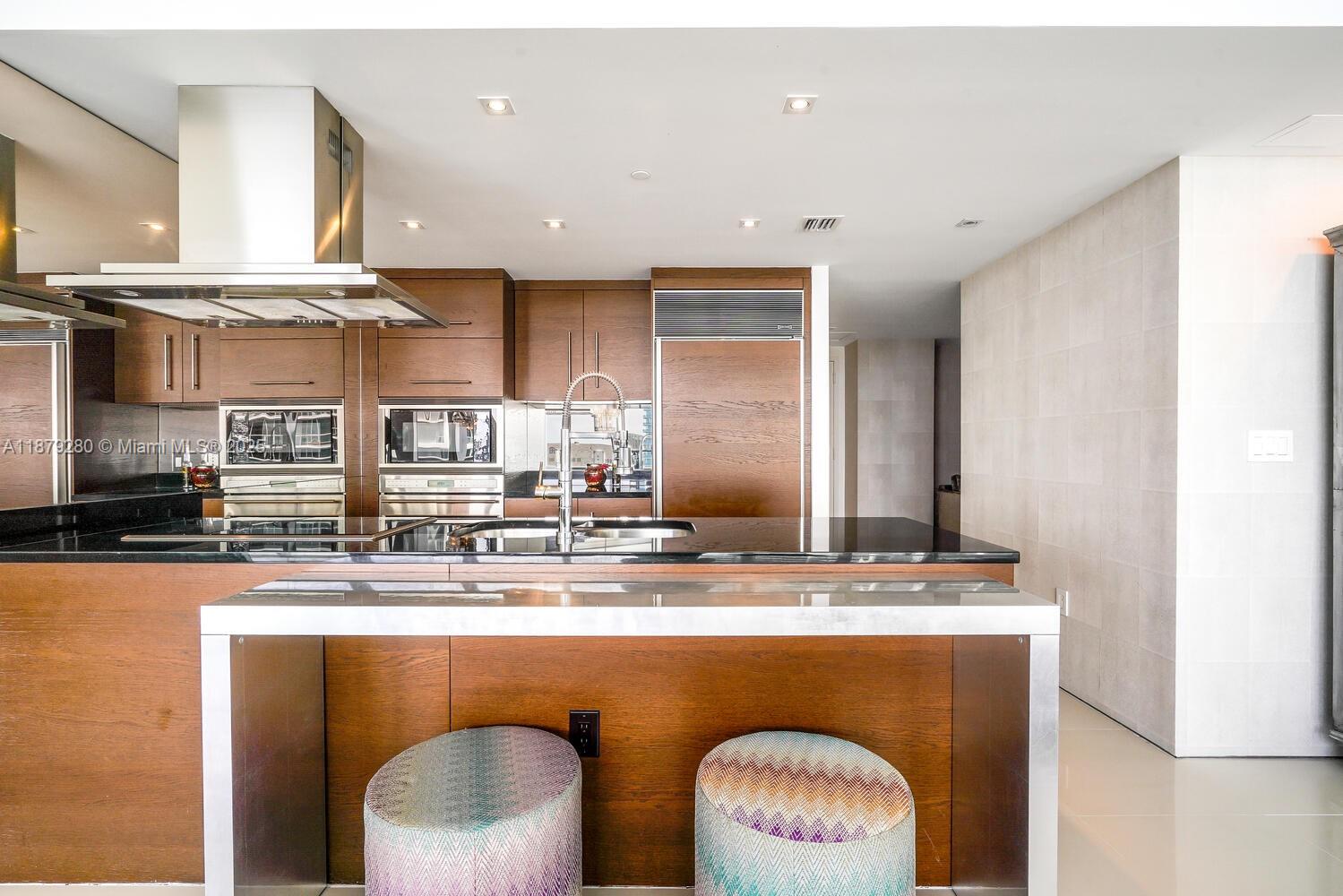 495 Brickell Ave #4204
