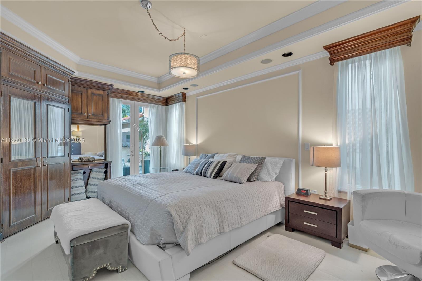 3942 194th Ln Sunny Isles Beach, FL 33160