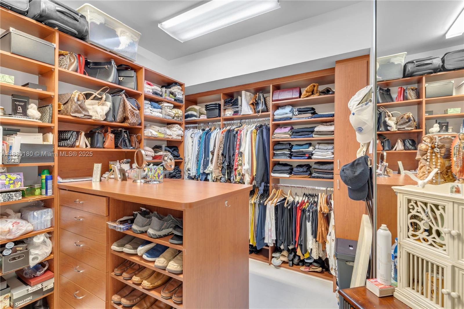 3942 194th Ln Sunny Isles Beach, FL 33160