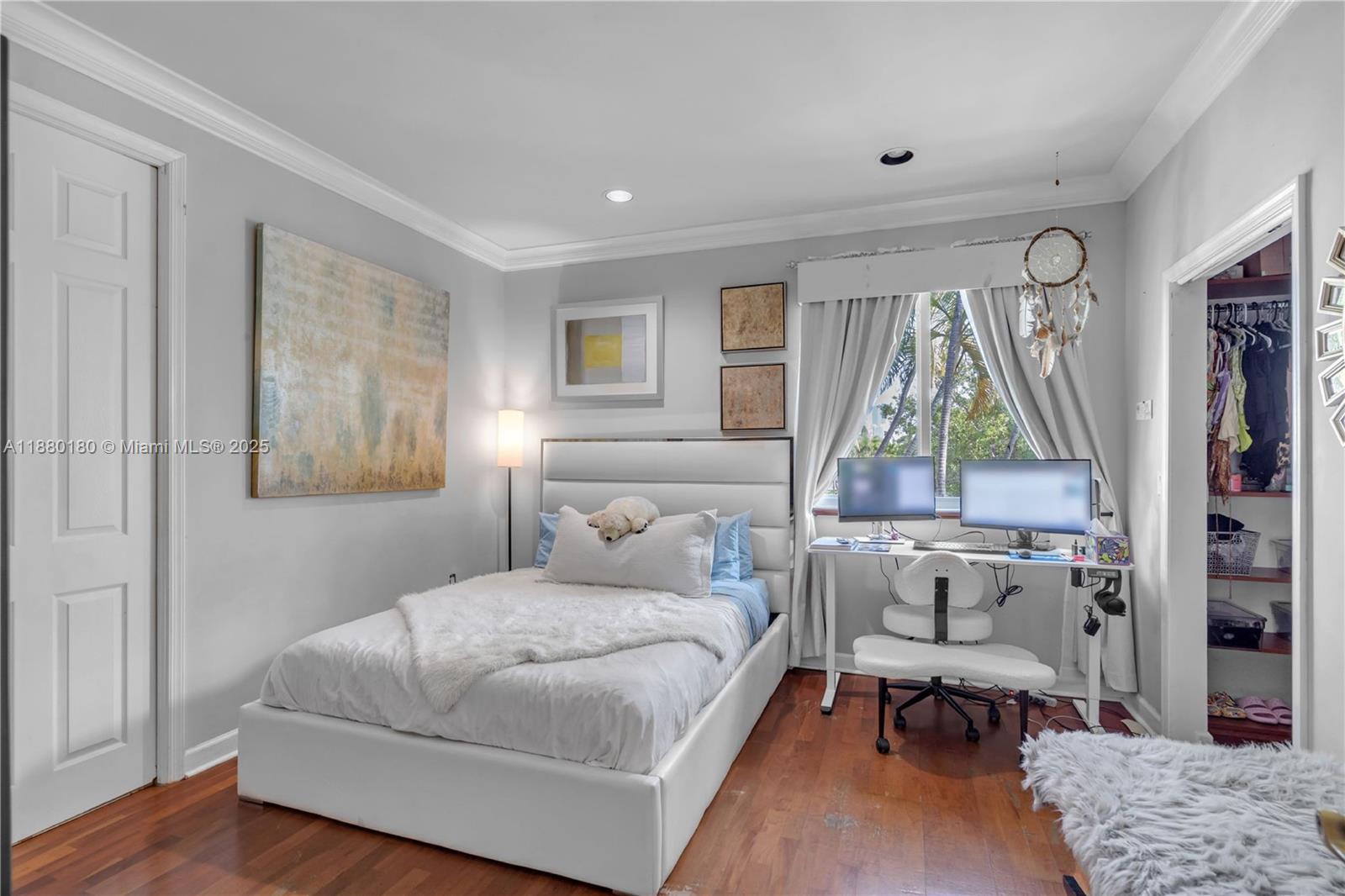 3942 194th Ln Sunny Isles Beach, FL 33160