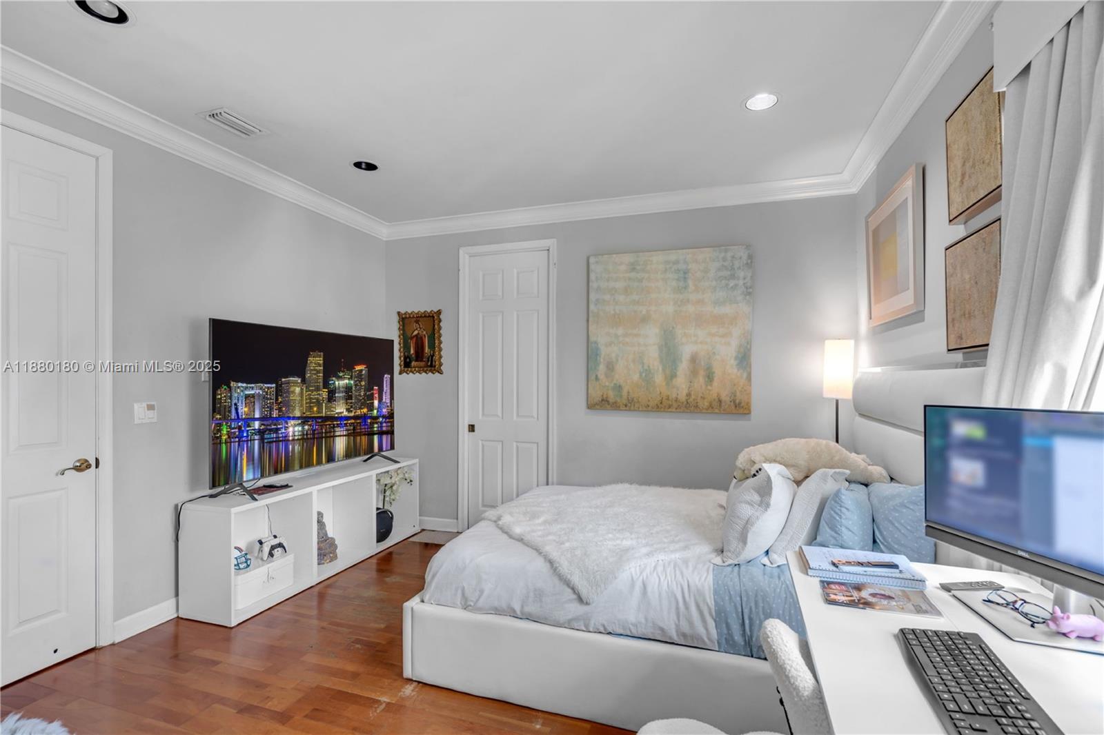 3942 194th Ln Sunny Isles Beach, FL 33160