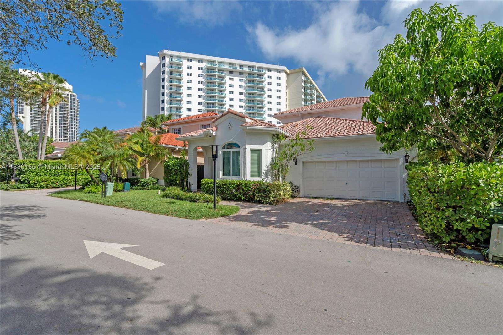 3942 194th Ln Sunny Isles Beach, FL 33160