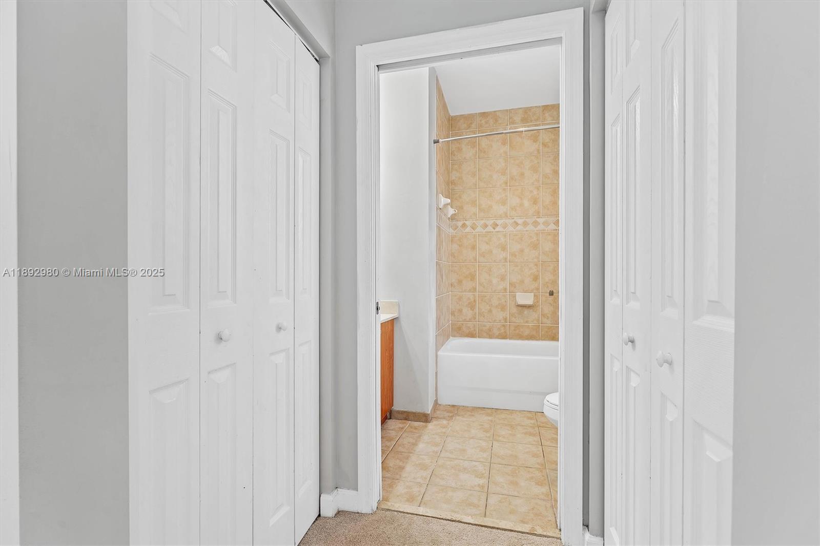 2344 Vintage Dr Lighthouse Point, FL 33064