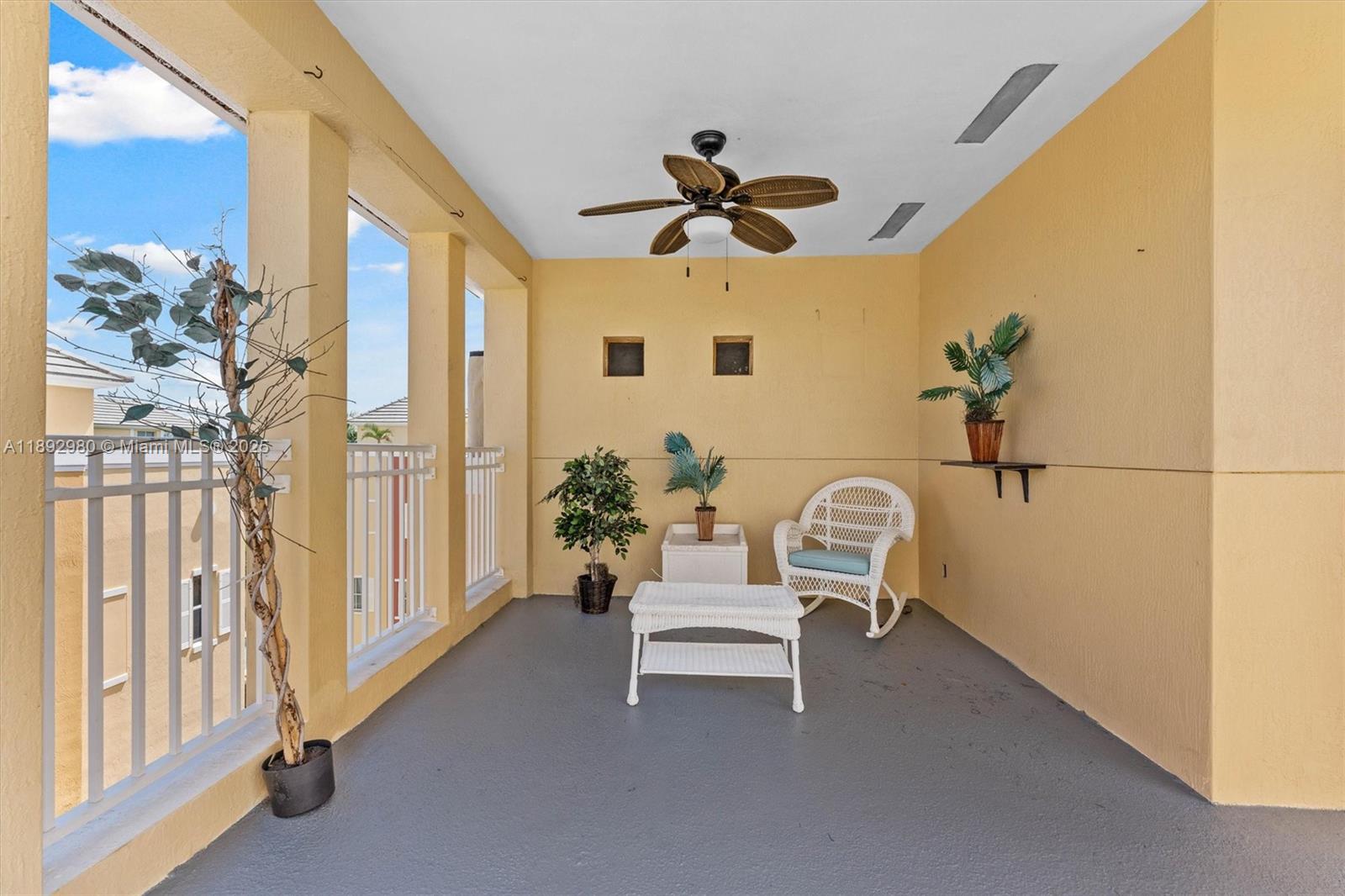 2344 Vintage Dr Lighthouse Point, FL 33064