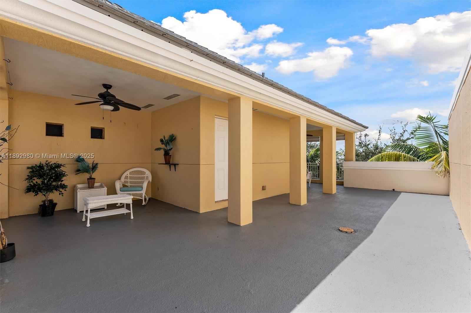 2344 Vintage Dr Lighthouse Point, FL 33064