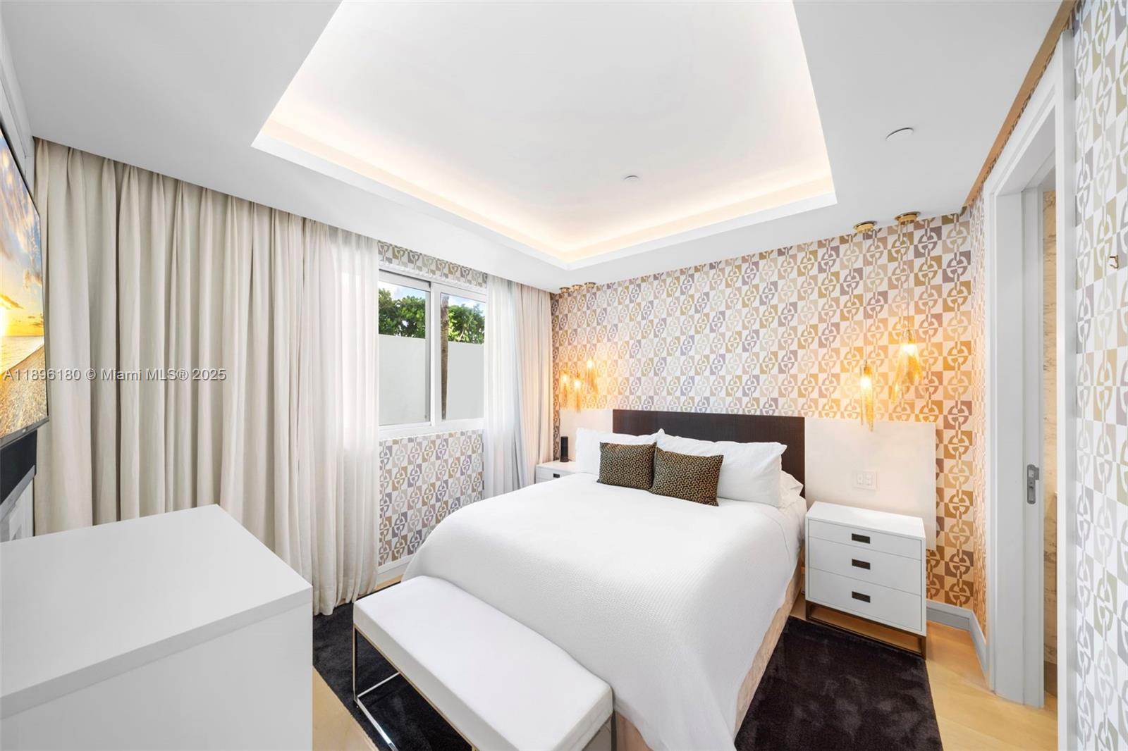 50 S Pointe Dr #TWN7 Miami Beach, FL 33139