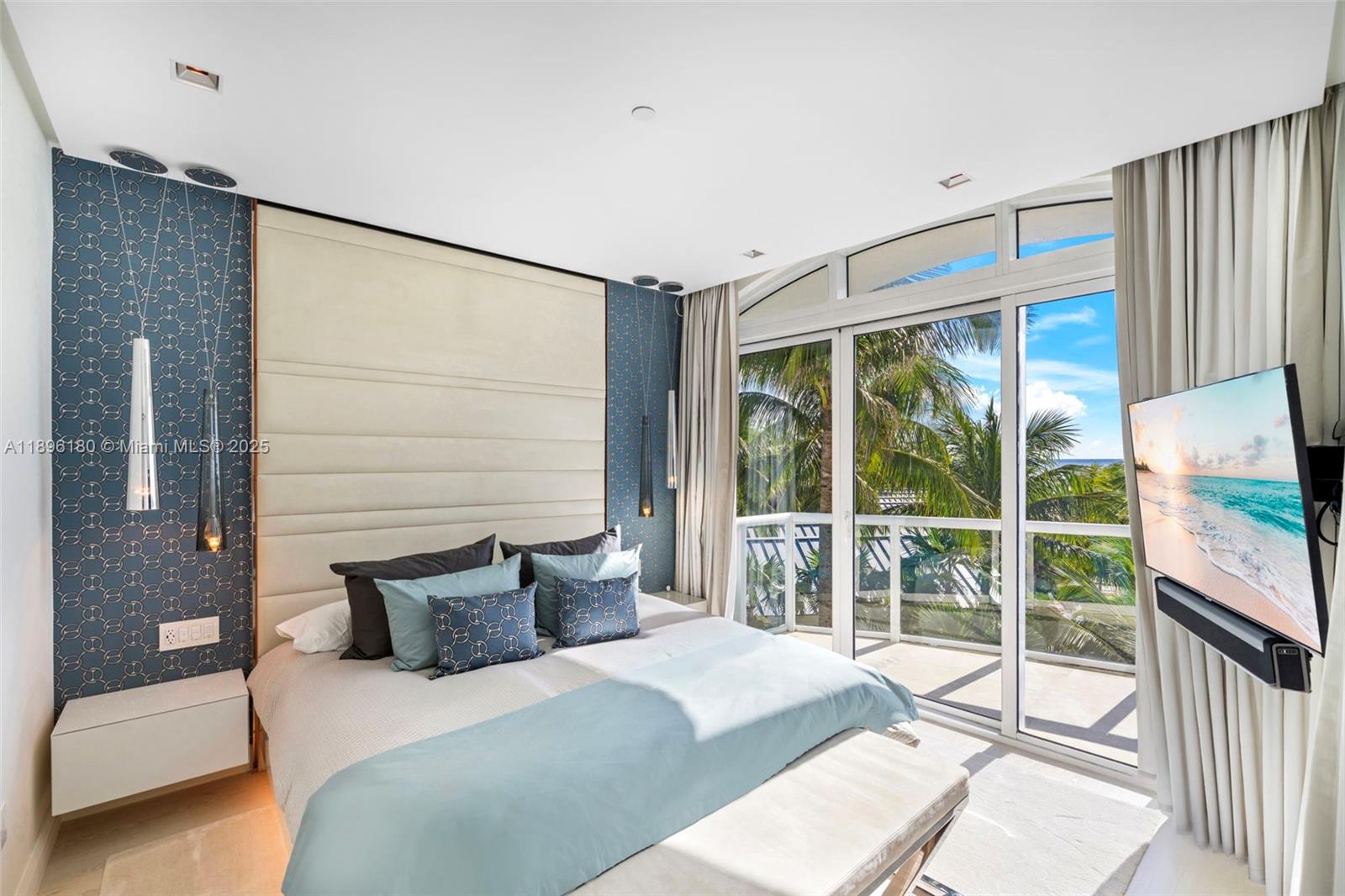 50 S Pointe Dr #TWN7 Miami Beach, FL 33139