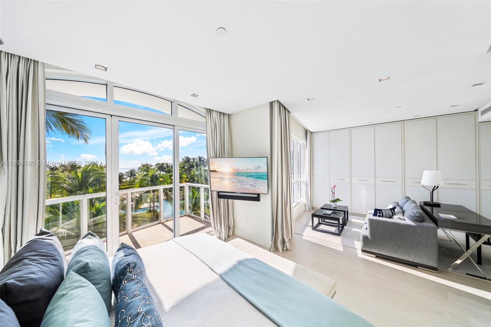 50 S Pointe Dr #TWN7 Miami Beach, FL 33139