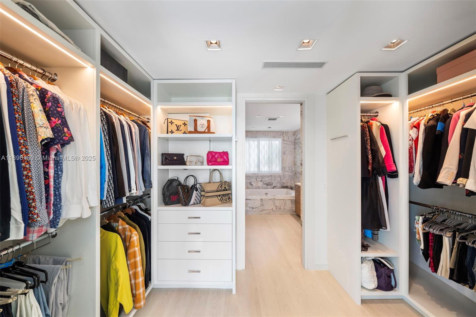 50 S Pointe Dr #TWN7 Miami Beach, FL 33139