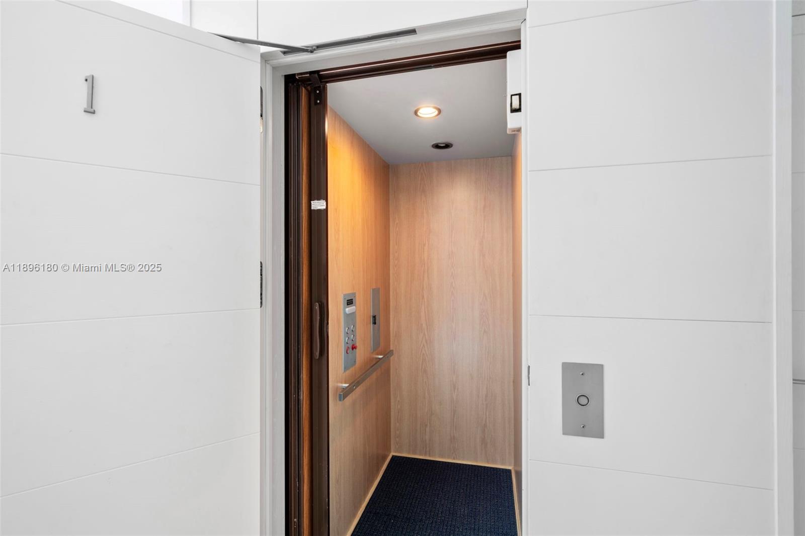 50 S Pointe Dr #TWN7 Miami Beach, FL 33139