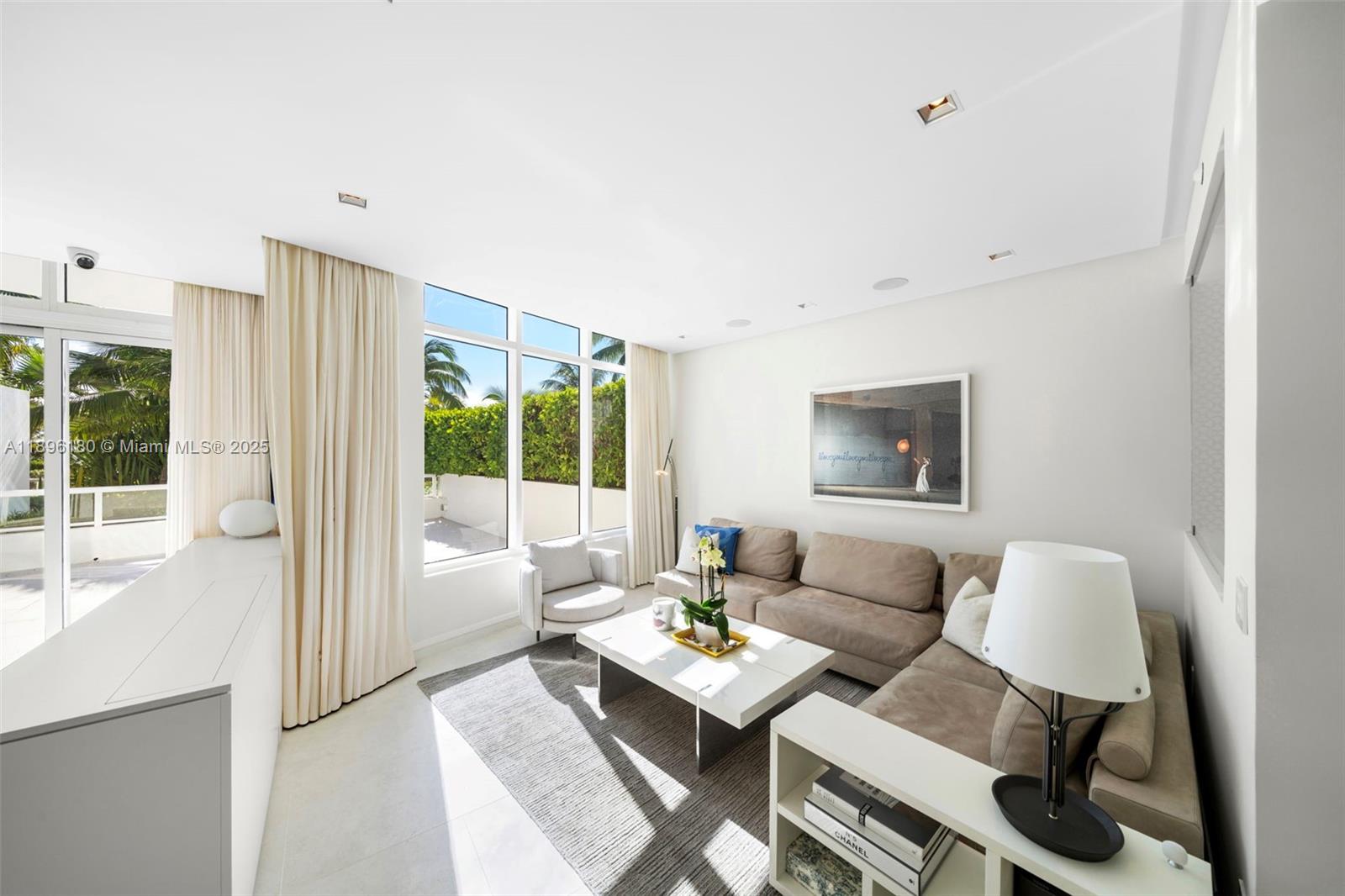 50 S Pointe Dr #TWN7 Miami Beach, FL 33139