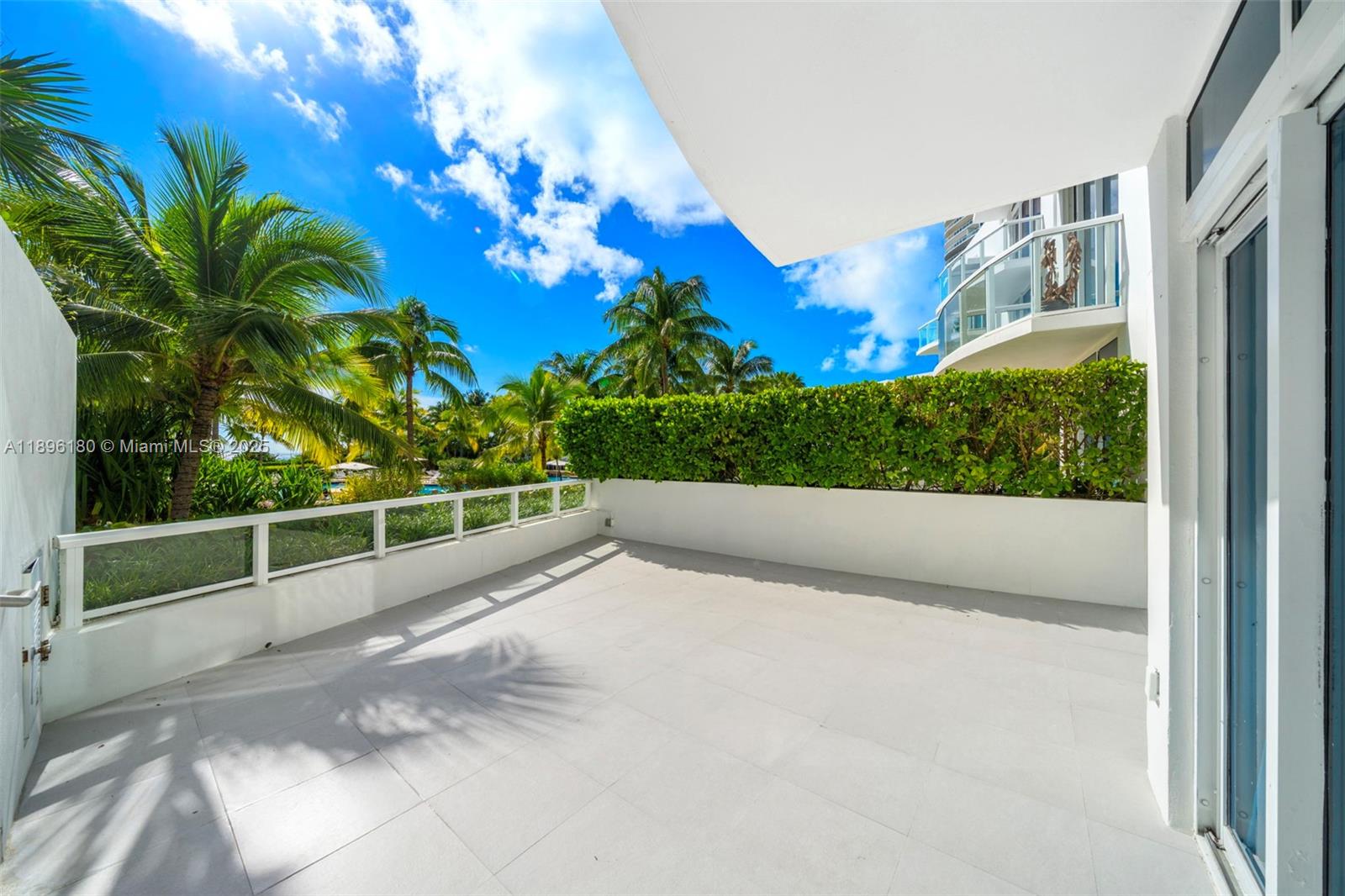 50 S Pointe Dr #TWN7 Miami Beach, FL 33139