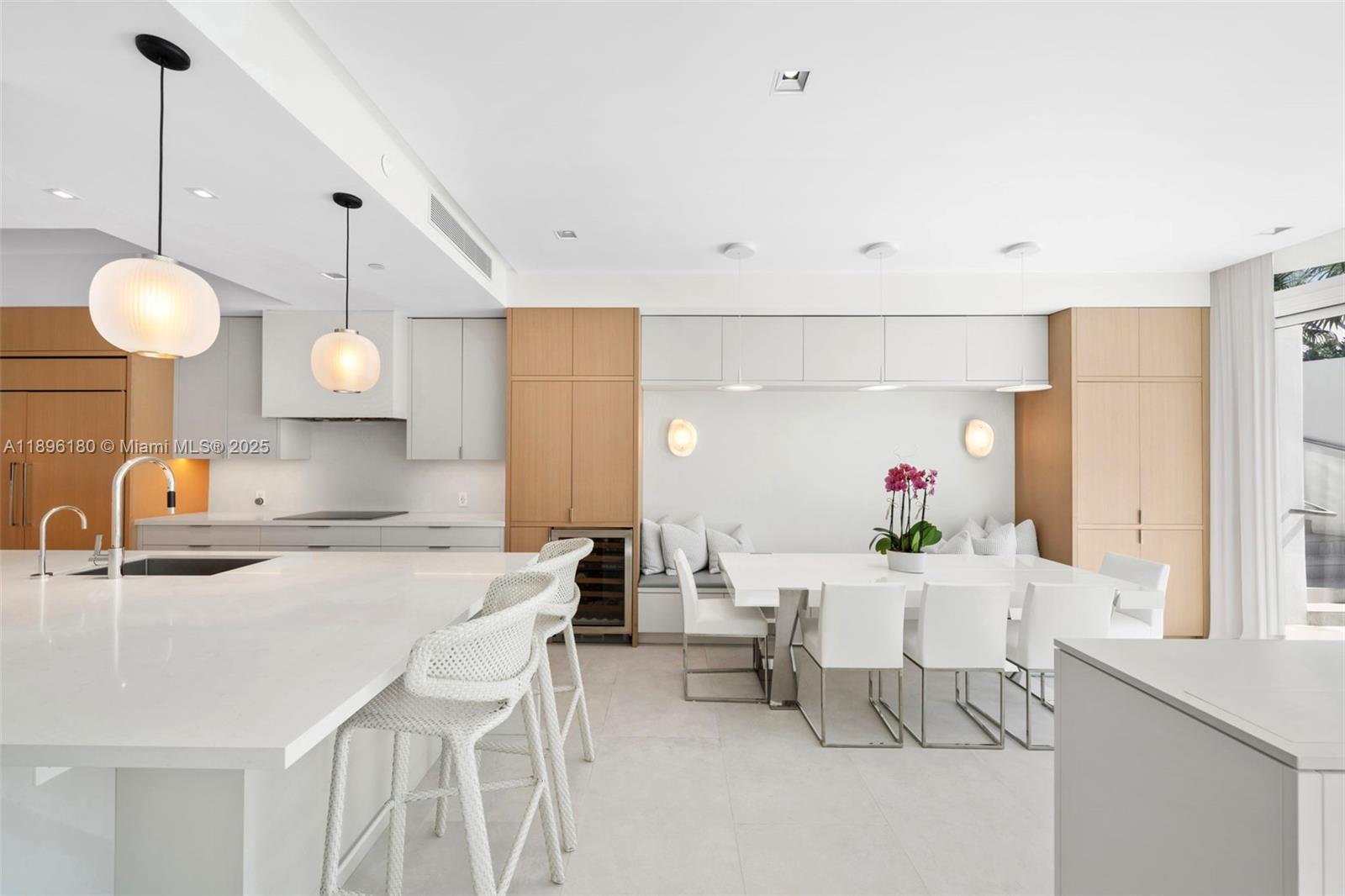 50 S Pointe Dr #TWN7 Miami Beach, FL 33139